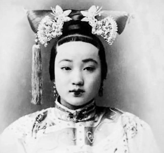 清末太监崔玉贵,把珍妃扔进井里,晚年回忆说出心里话:她了不起