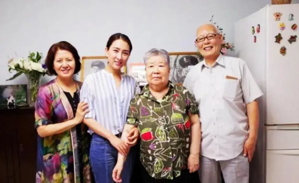 演员张勇手:迎娶初恋张家懋为妻,家庭幸福甜蜜