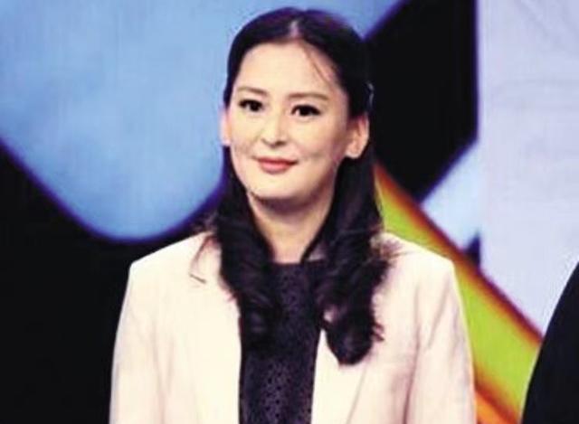 "非诚勿扰"黄菡:倒追嫁同学,恩爱30年无绯闻,女儿比她还漂亮