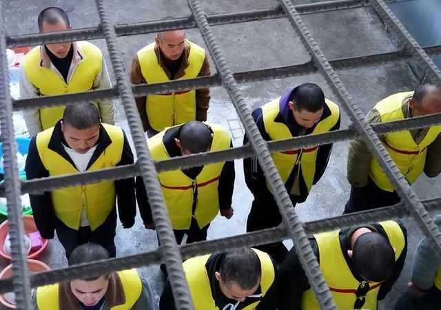 刑期10年以上的重刑犯,在监狱的生活,超乎众人的想象