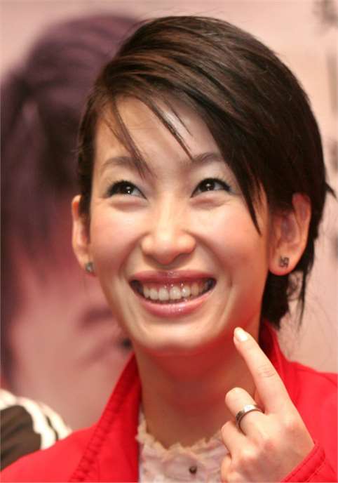 与李湘前夫分手1年后,转身嫁王新军的秦海璐,现在过得怎么样?