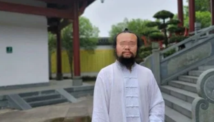 虚构:杭州保姆纵火案,玄学大师通灵朱小贞,直言:她知道太多了