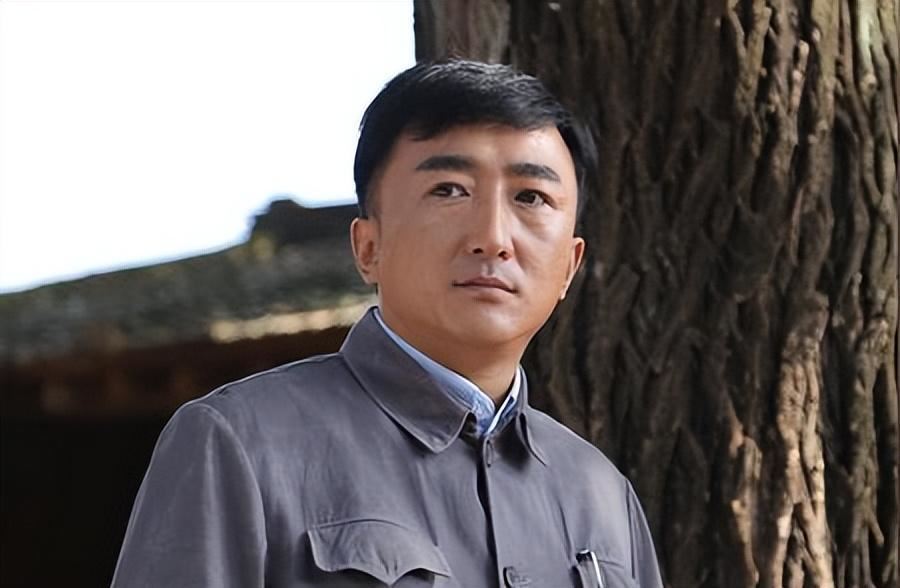 演员刘伯勋:二胎喜得爱女,41岁忽然逝世将悲伤留给妻子与儿女