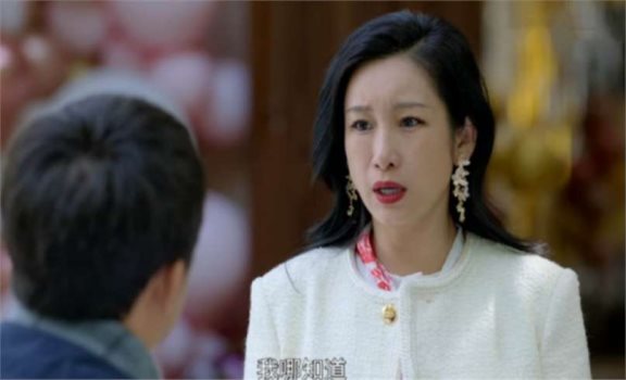 与李湘前夫分手1年后,转身嫁王新军的秦海璐,现在过得怎么样?