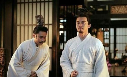 司马懿跪在曹丕病床前,含泪接受托孤,39年后孙子夺走曹魏江山