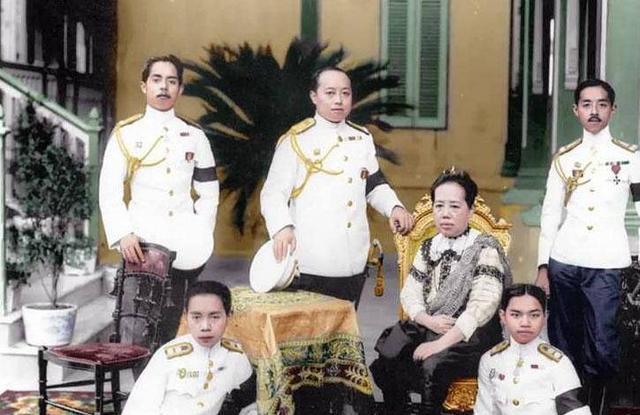 拉玛五世:泰国千古一帝,娶4个亲妹妹,纳150个妃子,生77个孩子
