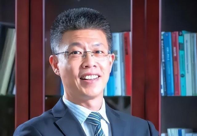 国电电力的新任董事长唐坚刚上任,但这件事远不止一张新名片那么简单