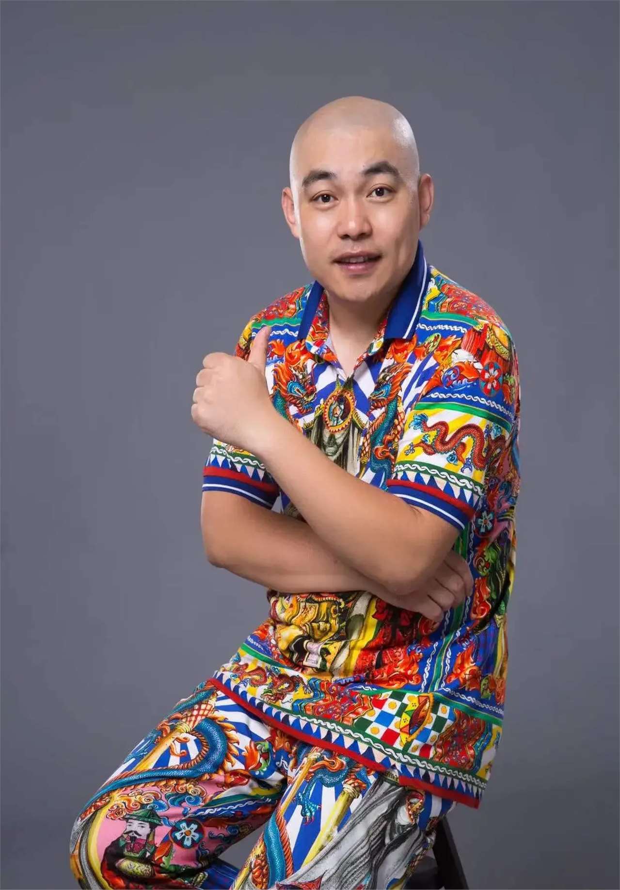 赵本山徒弟程野惹争议!亲自接待芬兰女总理,赠送书法言辞不俗