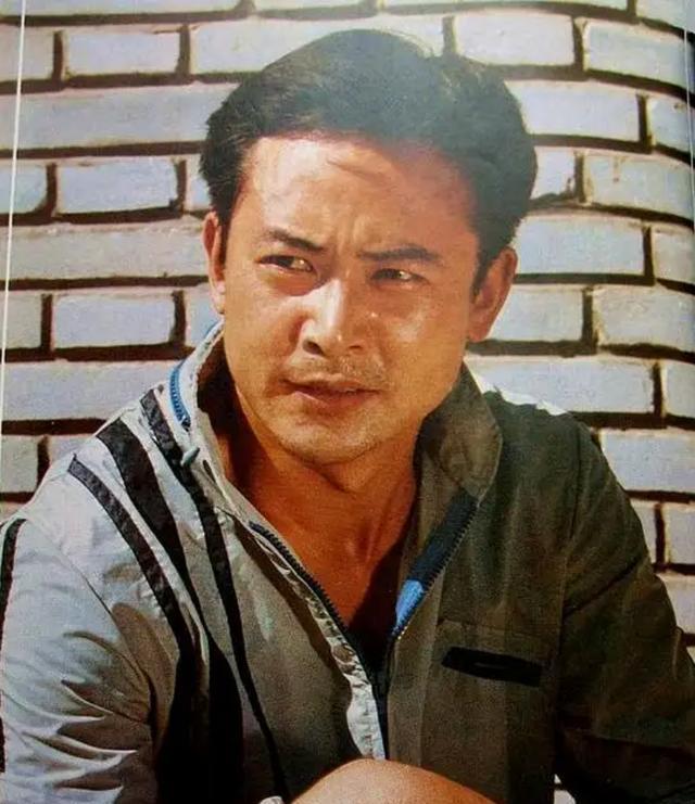 李世玺:原八一厂演员剧团团长,因演雷锋走红,岳母也是位好演员