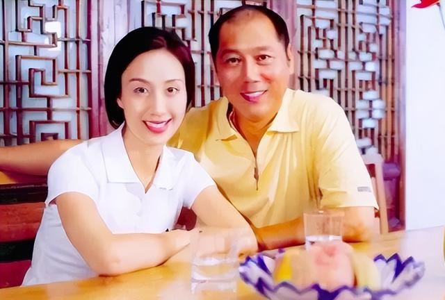 回顾李诚儒前妻史依弘:嫁大18岁前夫,离婚15年,两人处成了兄妹