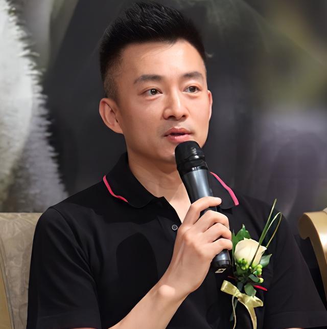 央视前著名主持人亚宁:最红时为何退隐?现在情况怎样了?