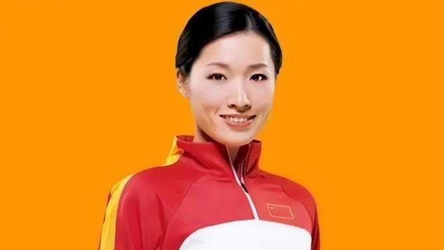 回顾鲍春来挚爱罗雪娟,她嫁富豪生一对儿女,他40岁仍孤身