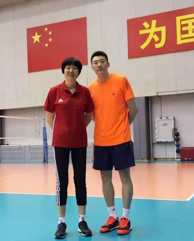 袁志带队出征世联赛总决赛!女排的幕后英雄,与妻子分居的泪与痛
