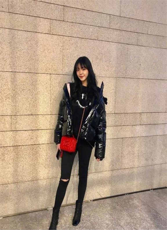 华谊千金王文也近况,发福嘴角泯然路人,表情不屑走在路上无人识