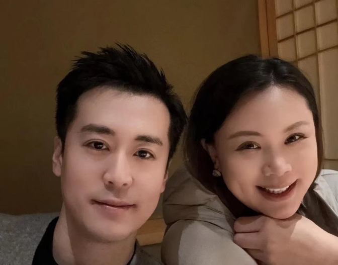 曾春蕾二胎后罕见现身!身材丰腴,体态丰满,丈夫开学校年入千万