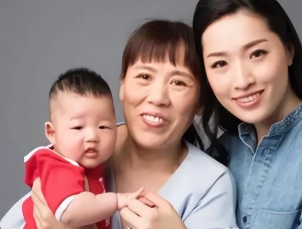 回顾鲍春来挚爱罗雪娟,她嫁富豪生一对儿女,他40岁仍孤身