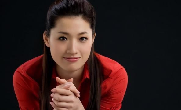 回顾鲍春来挚爱罗雪娟,她嫁富豪生一对儿女,他40岁仍孤身