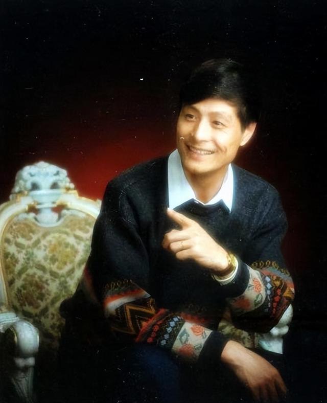 相声演员刘伟:当红时抛下冯巩,出国赶潮流,再回首已没他的舞台