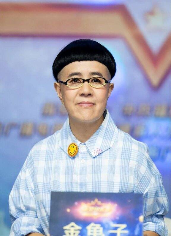 刘纯燕:荧幕风格大变,发掘何炅,却因一个发型被说"毁童年"