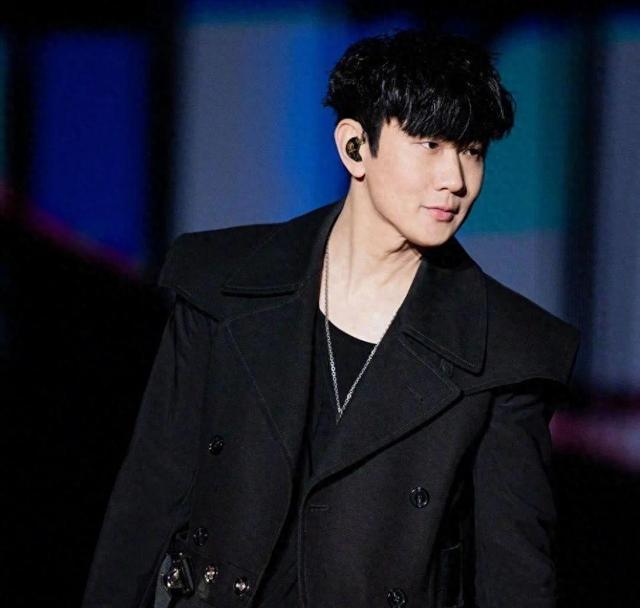 同样被玩梗,把林俊杰,黄晓明,张学友放在一起看,格局一目了然