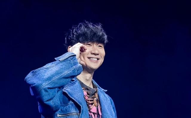 同样被玩梗,把林俊杰,黄晓明,张学友放在一起看,格局一目了然