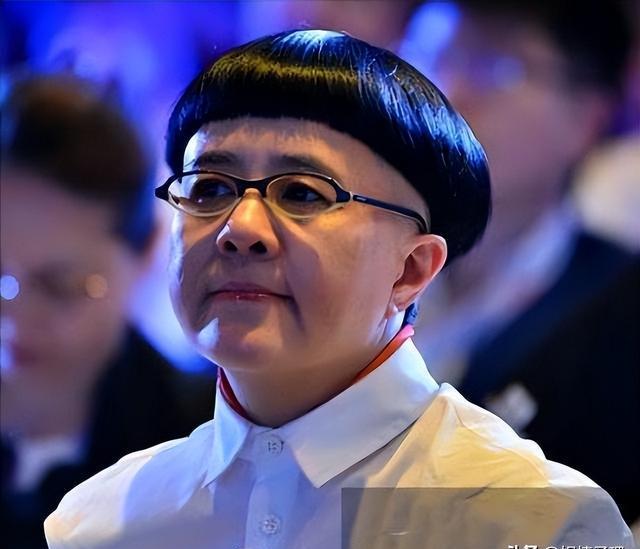 刘纯燕:荧幕风格大变,发掘何炅,却因一个发型被说"毁童年"