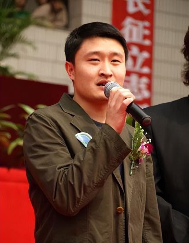 跳水冠军王克楠:郭晶晶的初恋,车祸早逝,遗孀单身替他养父母