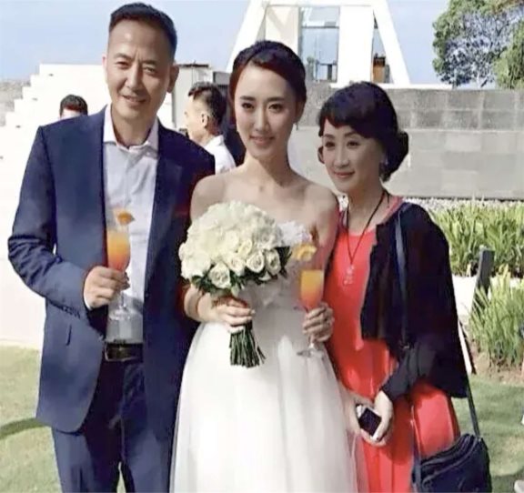 侯长荣和陈剑月,因红楼梦邂逅,成婚39年无绯闻,被称为神仙眷侣