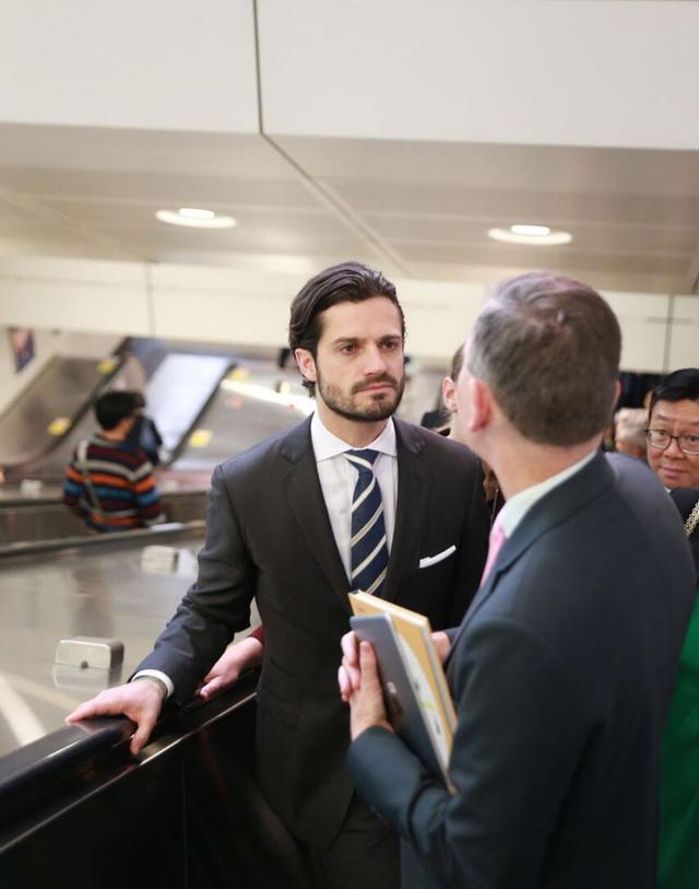 瑞典王子菲利普:长相神似超人很帅,被姐姐"抢"了王位从不抱怨