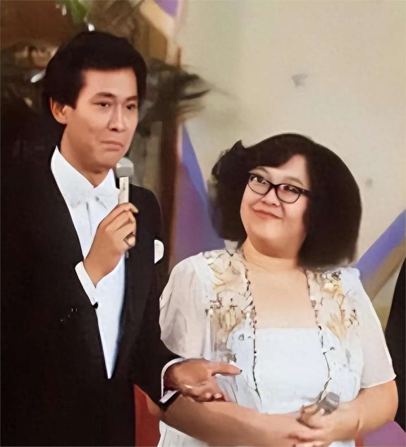 体重200斤却俘获男神郑少秋,真爱还是作秀,肥姐究竟有什么魅力