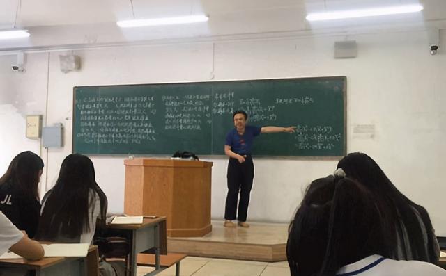 哈理工最红讲师王晓琮:14岁上北大,教学40年至今未评职称