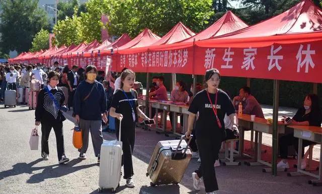 大一新生入学报到时,尽量带齐这些物品,减少出现不必要的麻烦