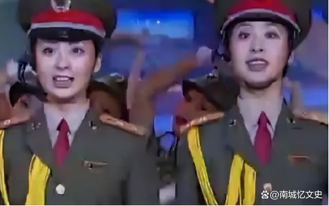 1999年阅兵双胞胎女兵图片