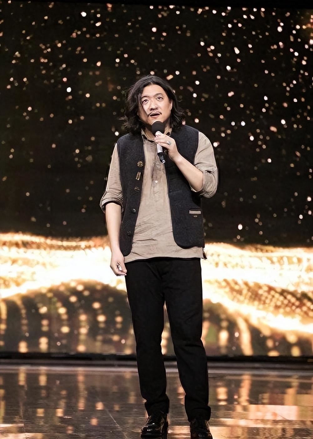 暗恋梅婷,骑电车参加同学聚会,47岁的陈明昊走红并不是意外