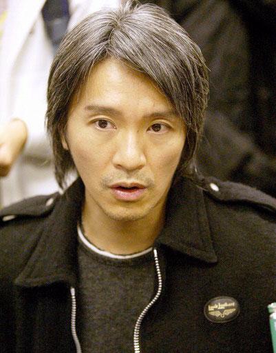 甘比与周星驰罕见同框,合照曝光令人羡慕,网友:劝星爷再演几部