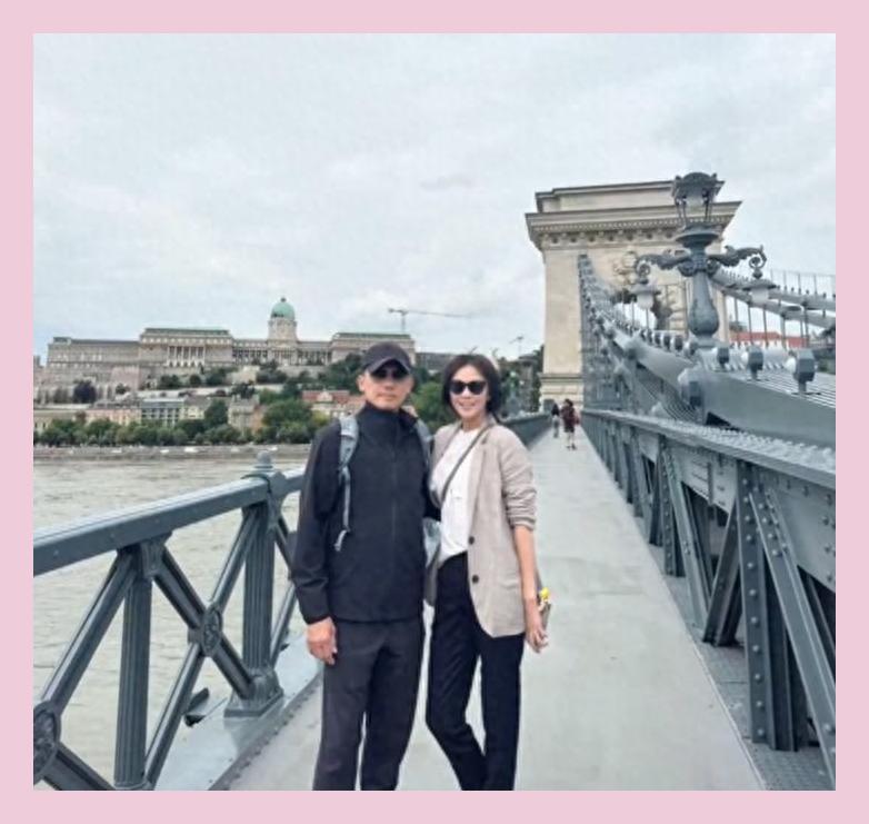 刘嘉玲晒照庆祝老公62岁生日!两人牵手游布达佩斯,影帝头发花白