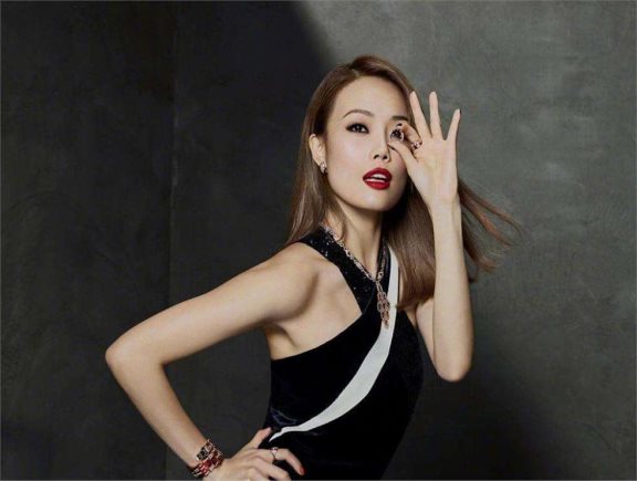 容祖儿疑似同性恋情曝光?粉丝不满新恋情,遭其怒怼