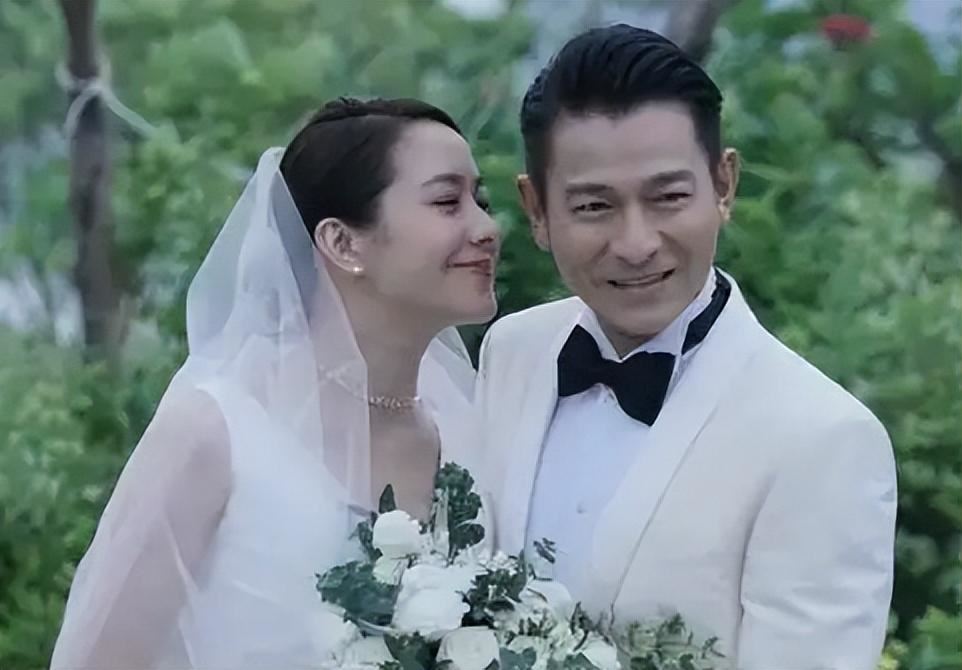 赖文慧:陪刘德华25年,如今41岁仍未嫁人,看着华仔娶了别人