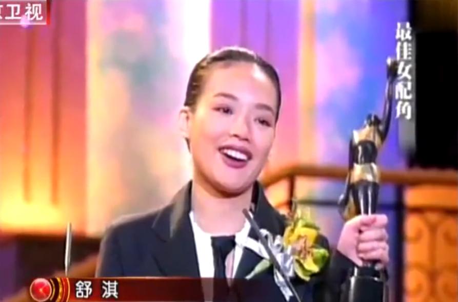 舒淇到底经历了什么?被哥哥张国荣救下后,把1手烂牌打成王炸