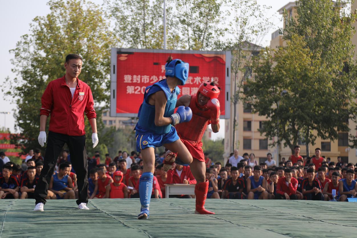 小孩学打篮球还是学武术好（小孩学打篮球好还是踢足球好） 小孩学打篮球还是

学武术好（小孩学打篮球好还是

踢足球好）《男孩小学学篮球好还武术好》 武术资讯