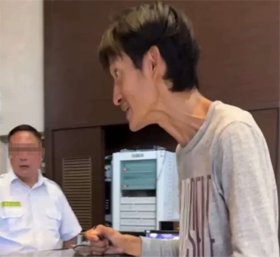 揪心!失踪男星唐志平被找到,见人就跑,赤裸上身,拒绝交流