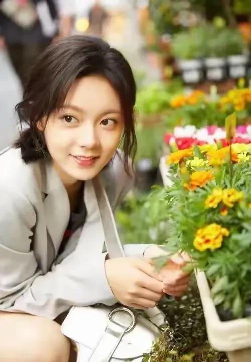 张译没有说错,赵今麦和张子枫,已走上两条截然不同的大路