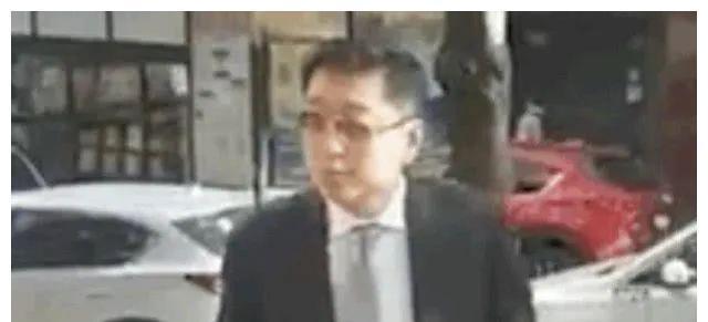 高云翔案两年再重审,王晶剪短狱中长发首现身,高云翔被嘲像保镖