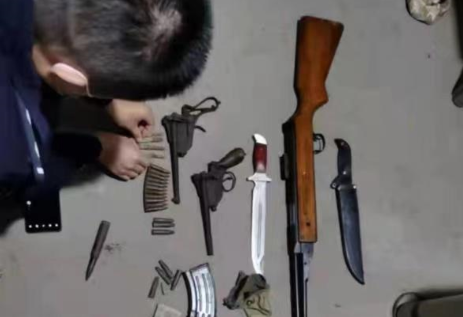 白宝山特大持枪杀人案:先后抢劫3支枪,杀死16人,案宗达2米高