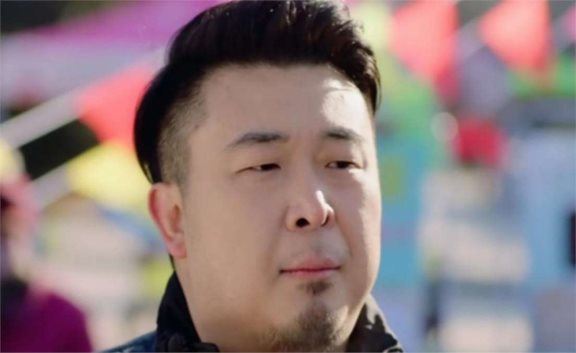 《乡村爱情》中的谢永强剪了光头,减肥成功,瘦回了第一部的样子