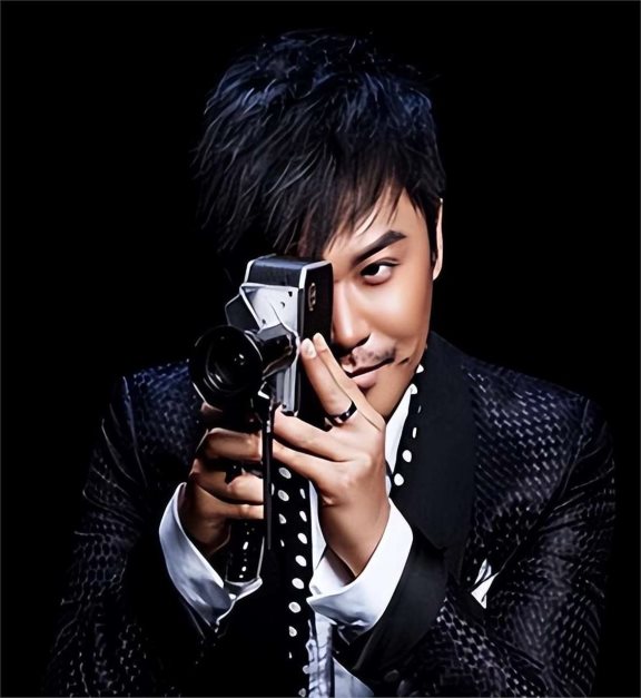 44岁陈思诚与小21岁女友欧洲度假,女友身材猛涨,比佟丽娅壮实多