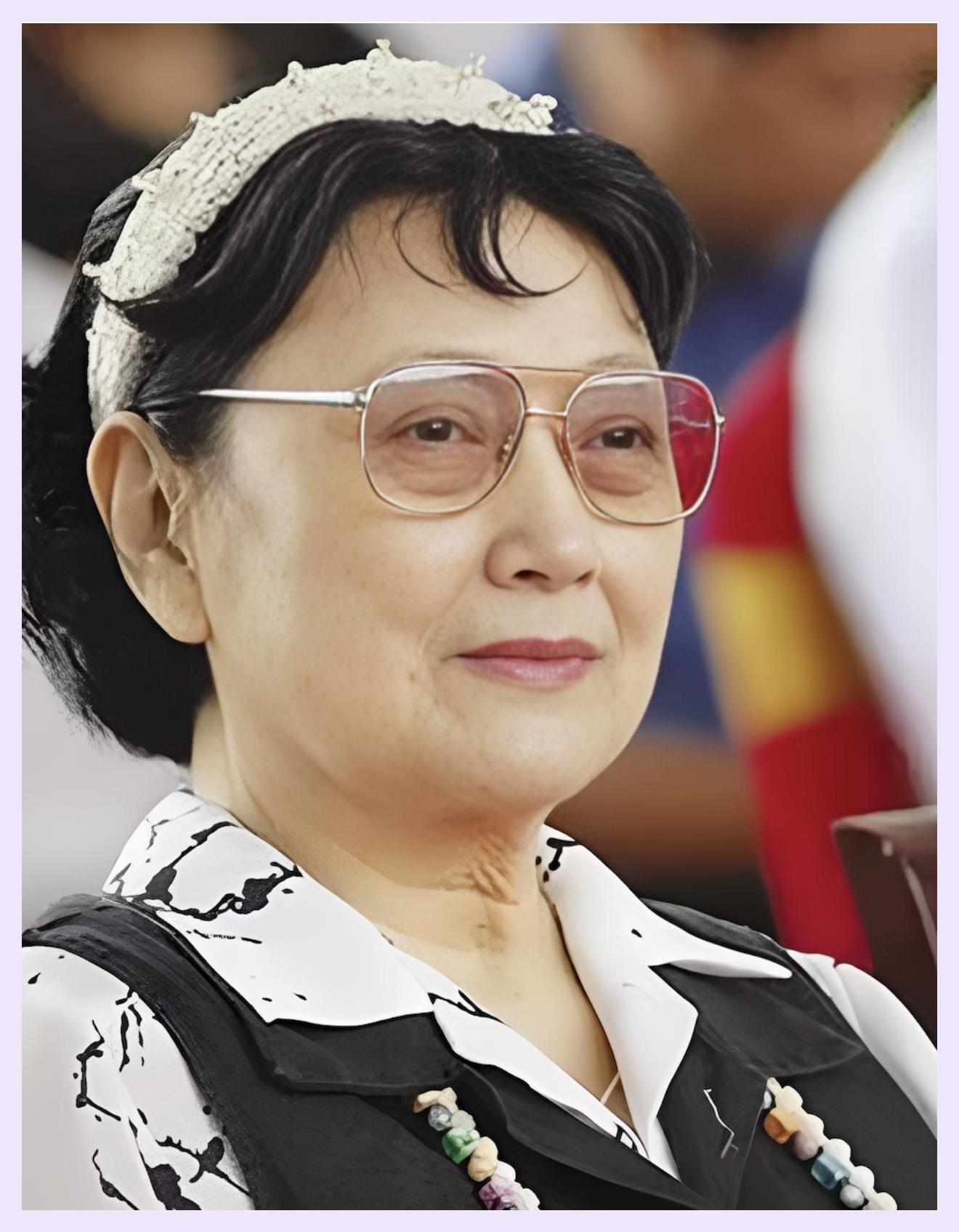 中国首位女将军王晓棠_丧子又丧夫_苦难泥土里终将开出铿锵玫瑰