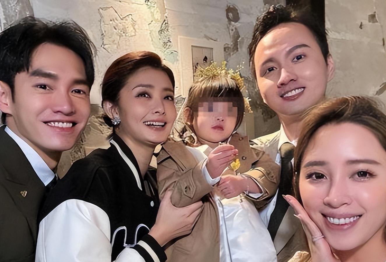 浪漫爆棚!张书豪求婚成功,欧阳娜娜现场送祝福