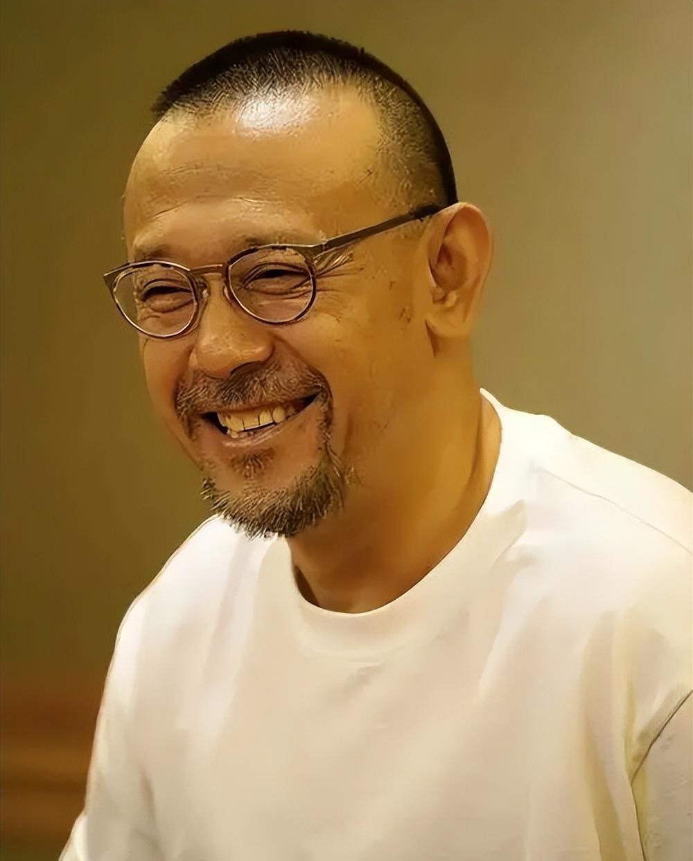 真相了,原来她就是姜武的妻子,跟哥哥姜文的眼光差距真大!