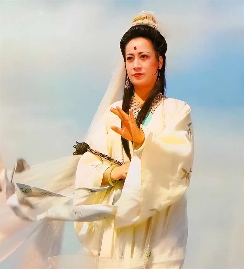 事实表明,80岁的"观音菩萨"扮演者左大玢,已走上了另一条道路